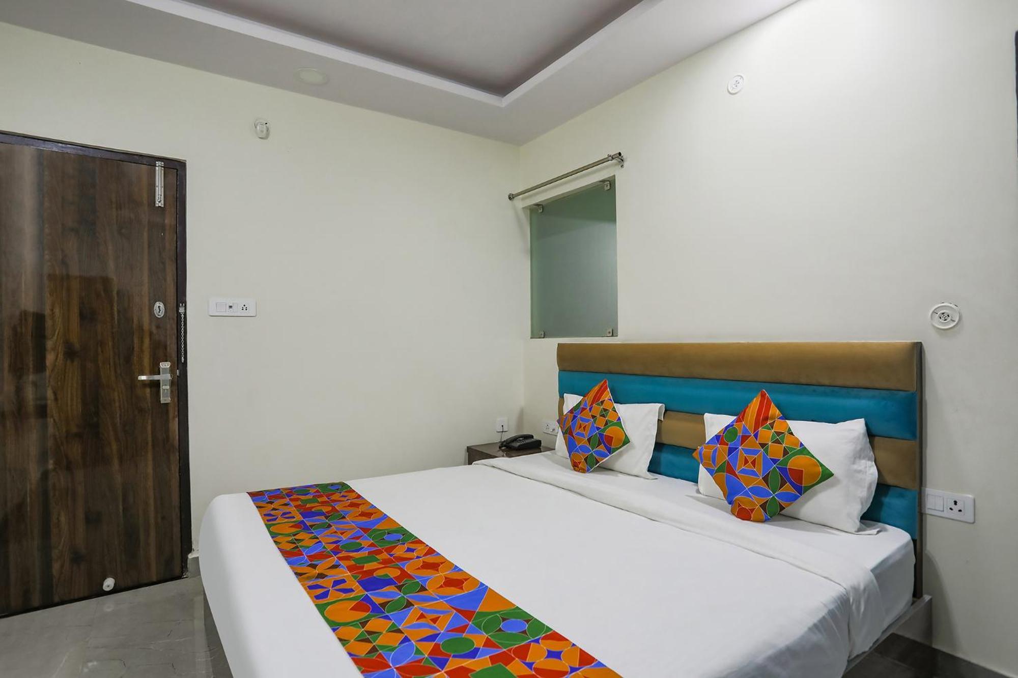 Fabhotel Sm Palace Chinhat Екстер'єр фото